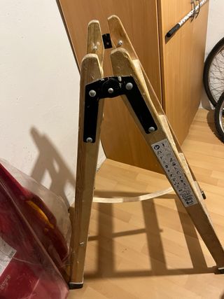 Escalera de madera plegable