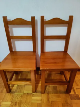 Sillas de madera maciza de pino color miel