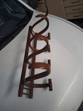 Perchero de madera antiguo