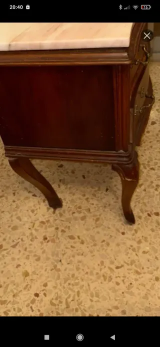 Mesita de noche de madera y mármol