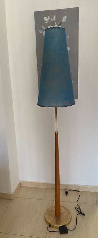 Lámpara de pie cónica azul y dorada