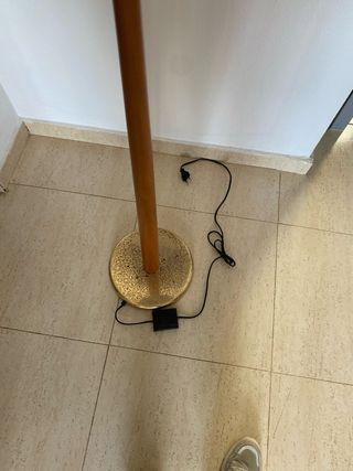 Lámpara de pie cónica azul y dorada