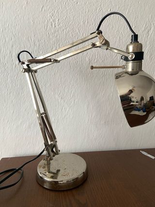Lámpara ikea de escritorio metálica ajustable