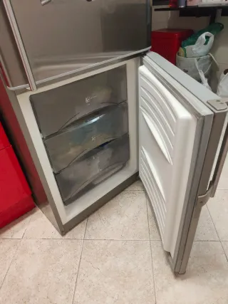 Nevera/Frigorífico gris inox