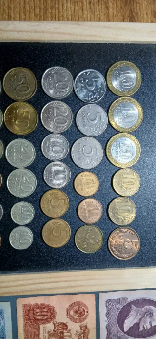 Lote 60 monedas y 6 billetes