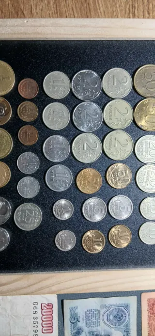 Lote 60 monedas y 6 billetes