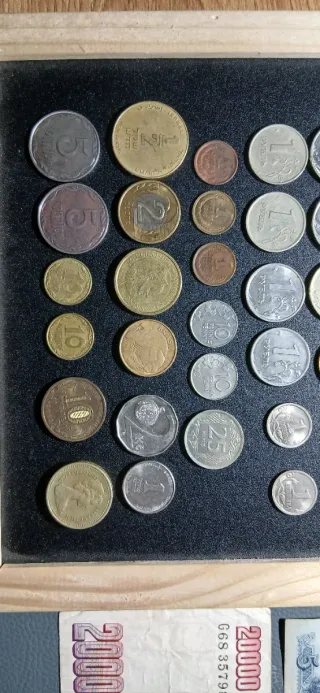 Lote 60 monedas y 6 billetes