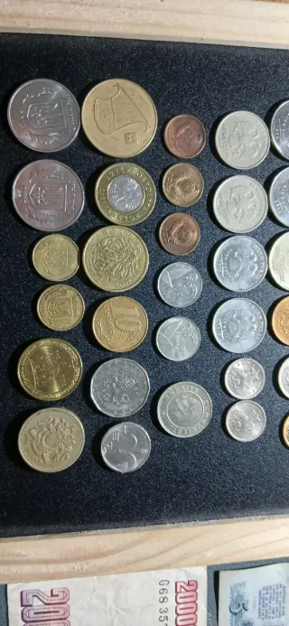 Lote 60 monedas y 6 billetes