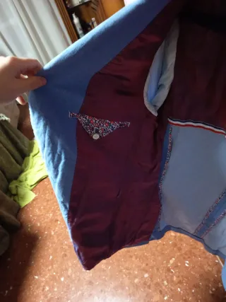 Americana azul con flores y rojo Talla L