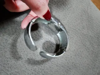 Reloj pulsera flores blanco y negro, sin pila