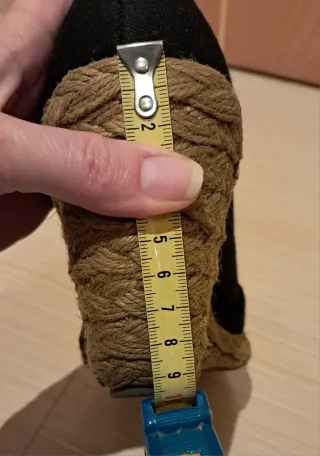 Sandalias de cuña Pull and Bear Negras Talla 38