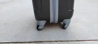 Maleta de viaje dura negra