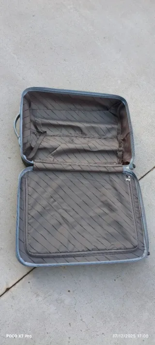 Maleta de viaje dura negra