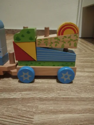 Tren de madera educativo con animales