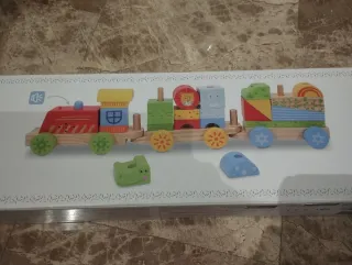 Tren de madera educativo con animales