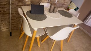 Mesa y 4 Sillas Comedor