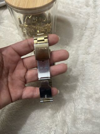 Reloj Guess Dorado con Cristales