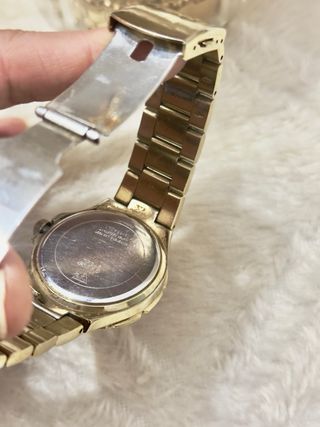 Reloj Guess Dorado con Cristales