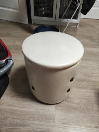 Puf / Reposapiés Beige con Almacenaje