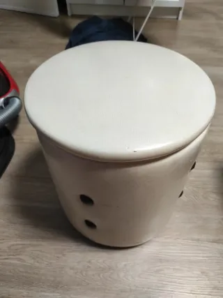 Puf / Reposapiés Beige con Almacenaje