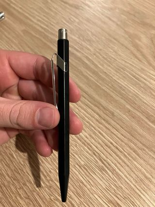 Bolígrafo Caran d'Ache Negro