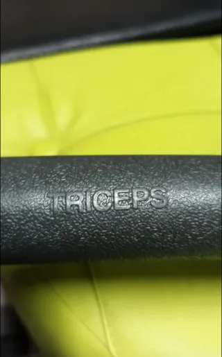 Barra Lat Machine Technogym