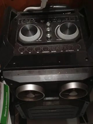 Karaoke Keyton con micrófono