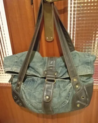 Bolso de tela vaquera y cuero