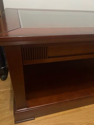 Mesa de centro elevable madera y cristal.