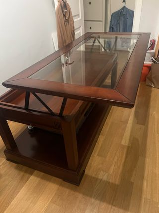 Mesa de centro elevable madera y cristal.