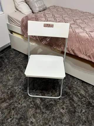 Escritorio plegable blanco y silla de regalo