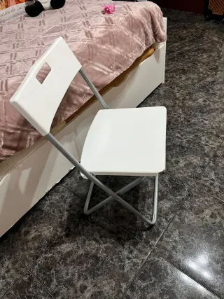 Escritorio plegable blanco y silla de regalo