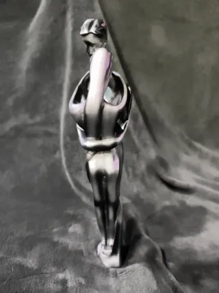 Figura de pareja abrazada