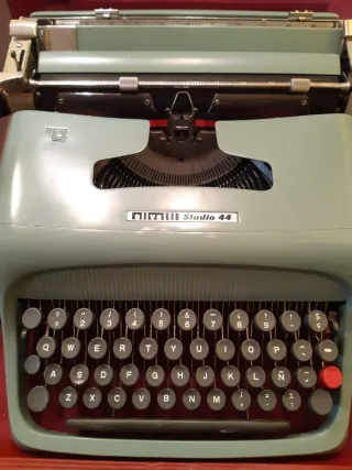 Máquina de escribir Olivetti Studio 44