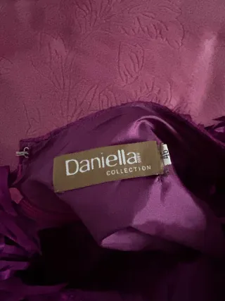 Vestido morado con flecos