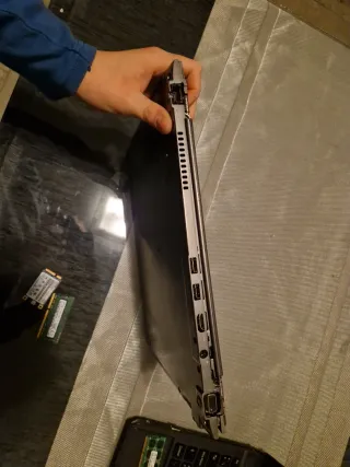 Due laptop Sony Vaio e Toshiba in vendita