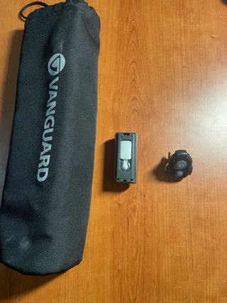 Canon EOS 2000D Cámara Digital + Accesorios