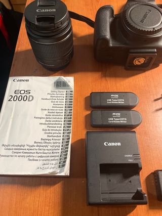 Canon EOS 2000D Cámara Digital + Accesorios