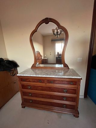Cómoda de madera maciza con espejo y mármol