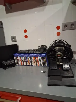 Ps4 pro +Volante con pedales 180'PS4 +teclado+ 32j