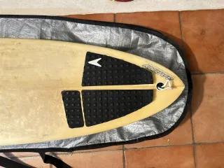 Tabla de surf con funda