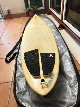 Tabla de surf con funda