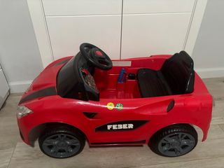 Coche eléctrico infantil FEBER rojo
