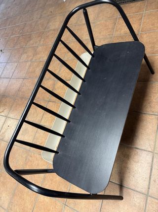 Banco metálico jardín negro