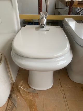 Bidé Roca Dama Retro Blanco con Tapa y Grifo