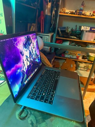 MacBook Pro A1707 15 2016 o se cambia