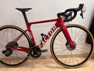 Bicicleta de carretera Factor Ostro VAM (repli)
