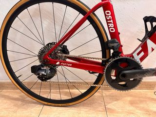 Bicicleta de carretera Factor Ostro VAM (repli)