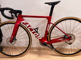 Bicicleta de carretera Factor Ostro VAM (repli)