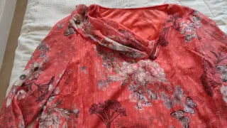 Blusa floral con volantes